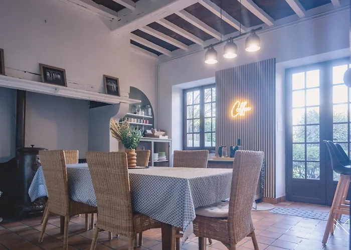 Grande Maison Renovee, 4 Chambres, Commerces A Pied, Exterieur, 8 Personnes *